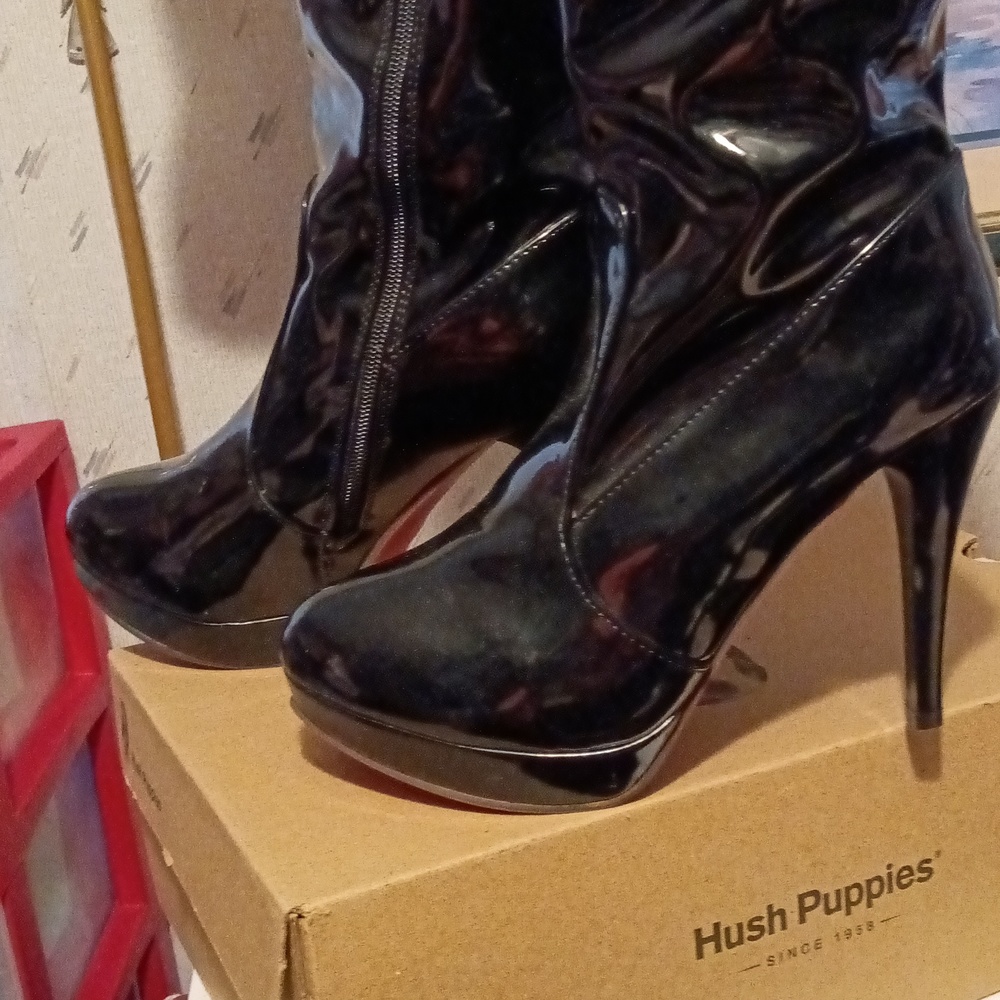 Boots - Picture 3 of 10